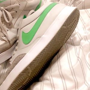 06 Nike men’s size 9 avid leather suede trainers